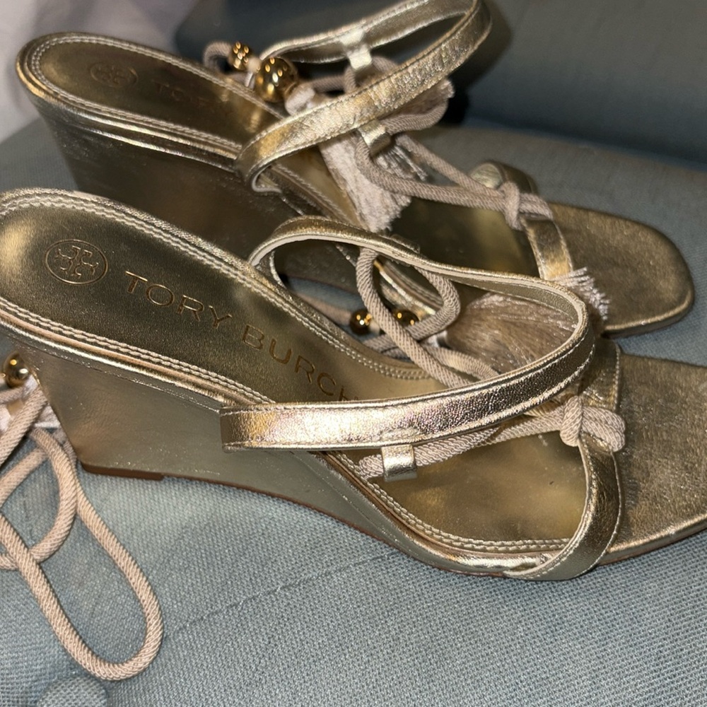 Tory Burch Metallic Gold Tassel Wedge Sandals size 7.5 M - Picture 6 of 10